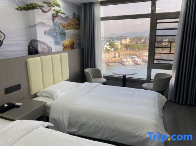 Standard Double room with lake view