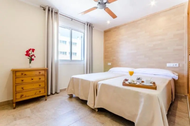 2 Bedrooms Quadruple Apartment with balcony