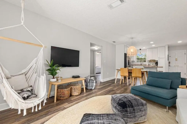 2 Bedrooms Apartment