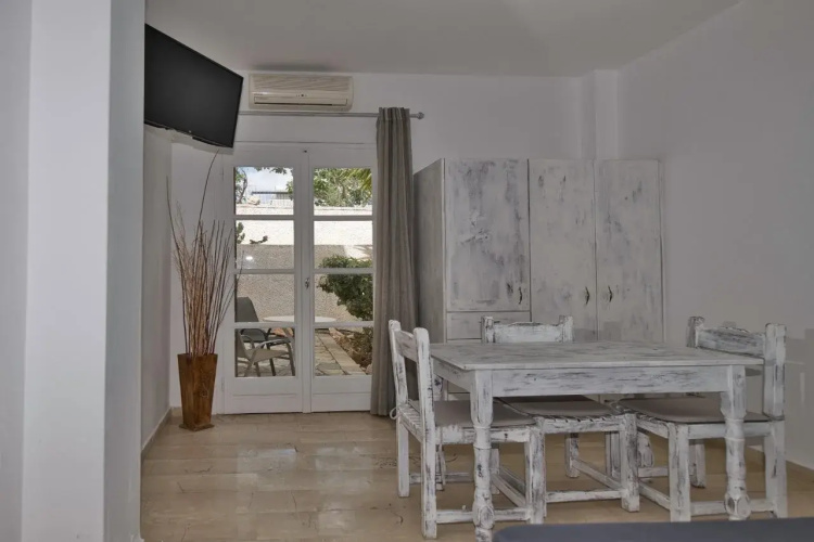Ira Apartments