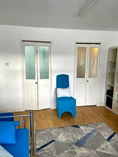 Barrs Court Beds