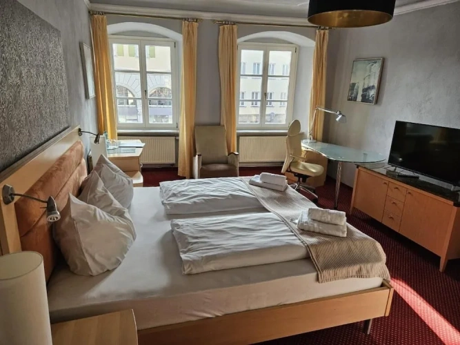Deluxe Double room with city view