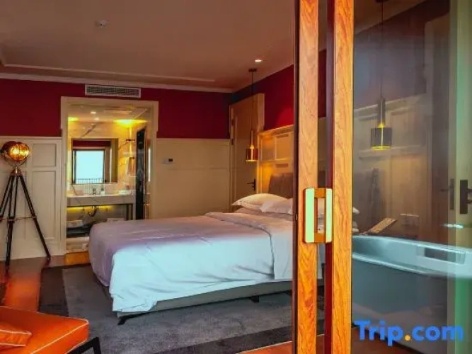 Family Attic Suite with lake view