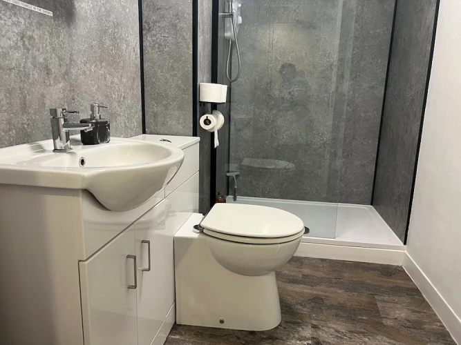 Immaculate 2-bed Apartment Town Centre