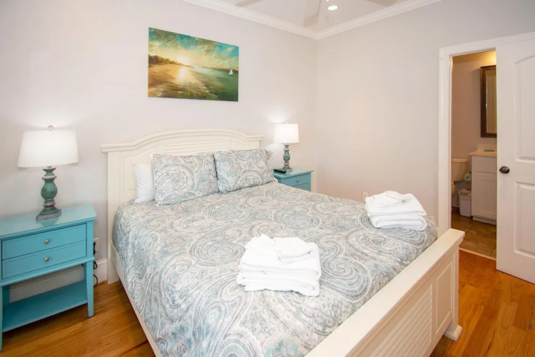 449 Tarpon Blvd