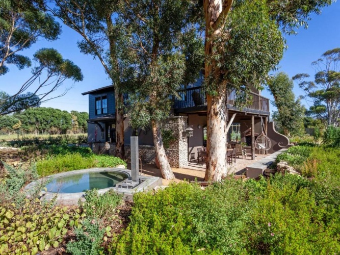 3 Bedrooms Cottage