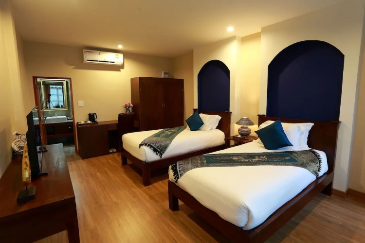 Deluxe Sextuple room with balcony