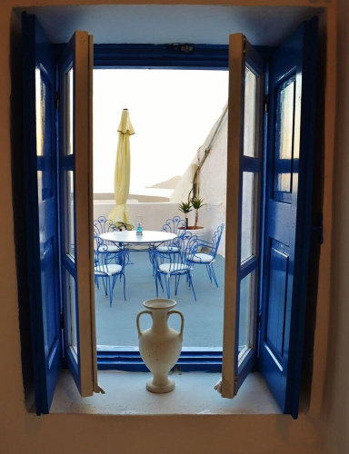 Fira White Residence