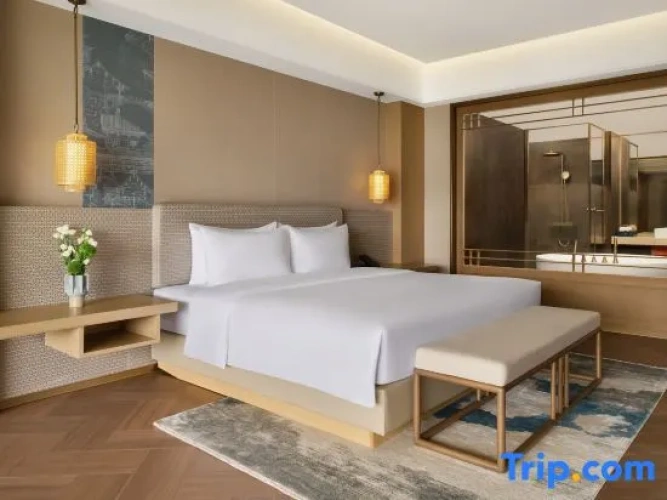 1 Bedroom Suite with balcony and with lake view