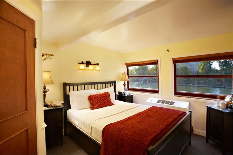 Delta King Hotel