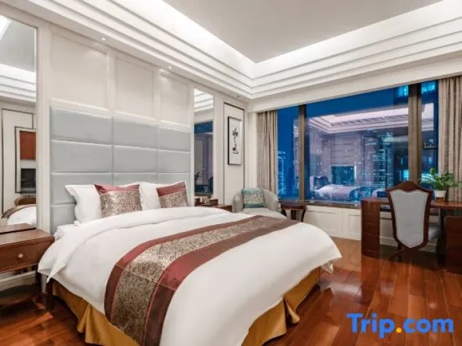 Standard Double room with city view