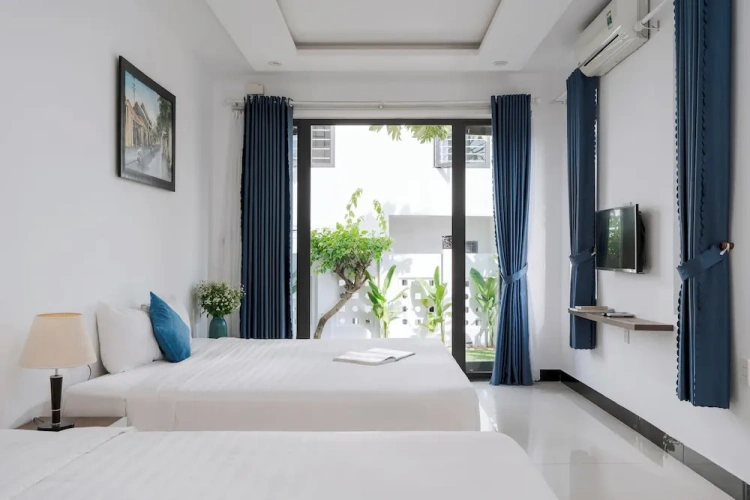 Deluxe Family room with pool view