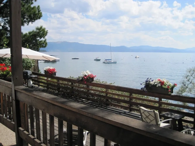 Suite with balcony and with lake view