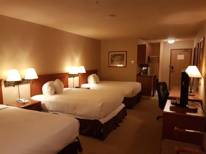 Super 8 Fort Nelson