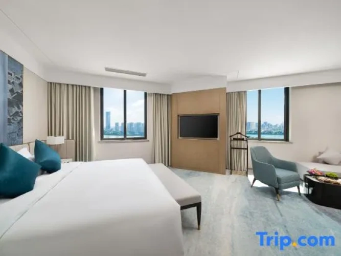 Standard Double room with city view