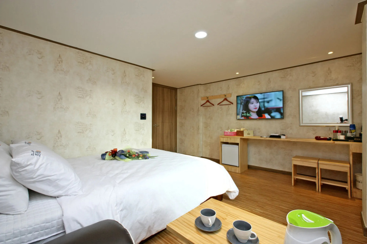 Traum Hotel & Condo