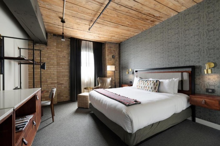 Standard Double room with city view