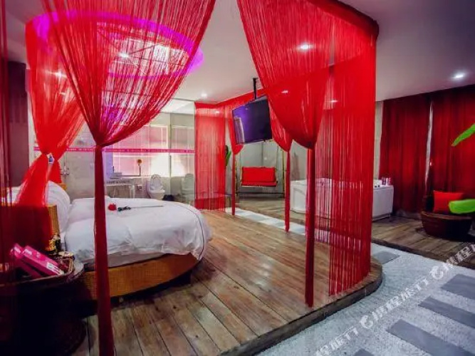 520 Couples' Themed Hotel