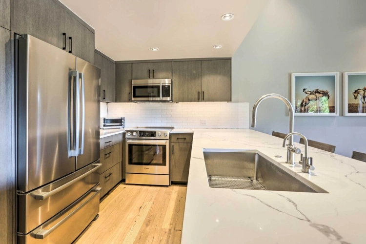 3 Bedrooms Apartment