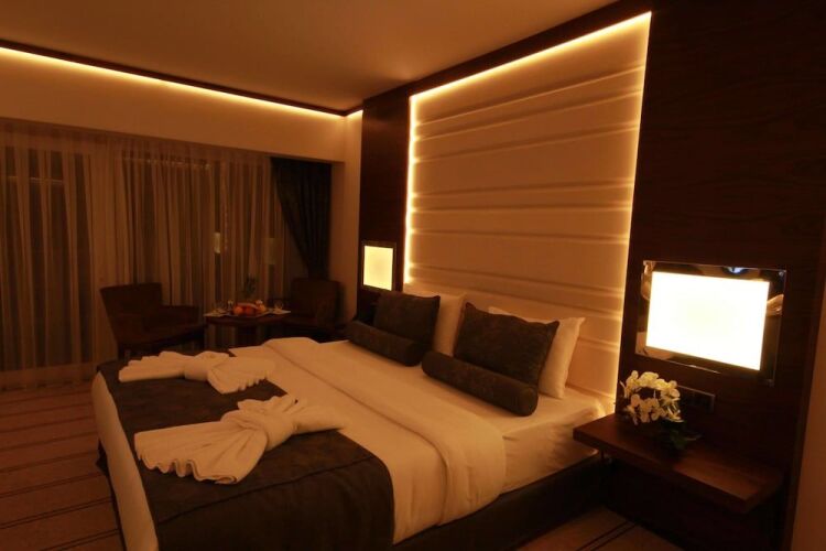 Sky Tower Deluxe HotelOver view