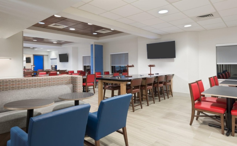 Holiday Inn Express & Suites Nearest Universal Orlando photo 21