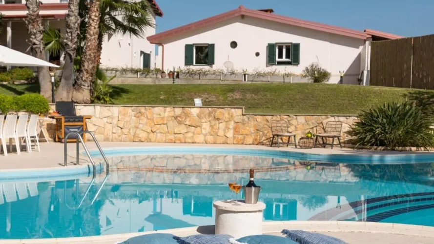 5 Bedrooms Villa