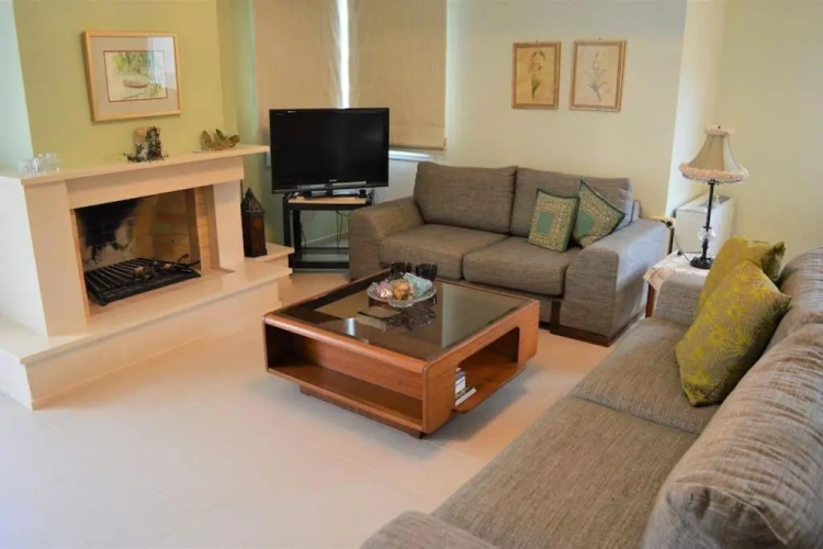 2 Bedrooms Cottage