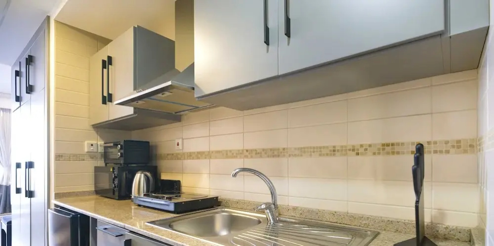 LUX The JLT Gold Crest Studio