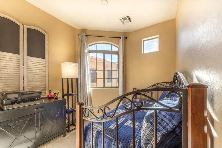 12th 205 - 2 Br Condo