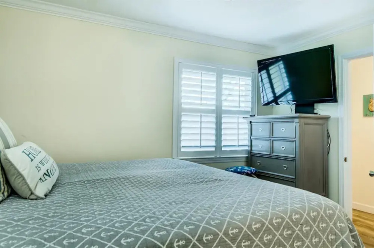 7 D, One Bedroom Condo