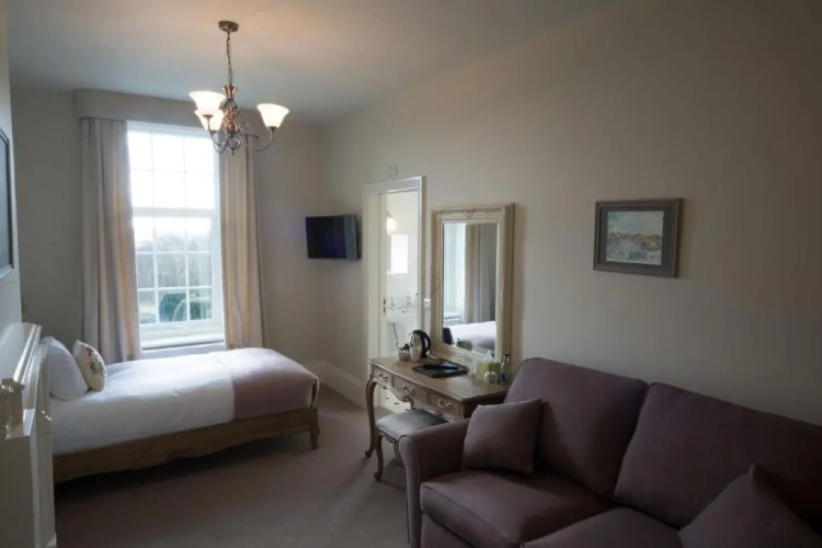Standard Twin room with garden view