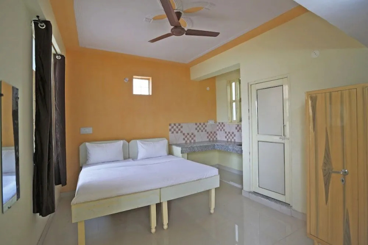 SPOT ON 48911 Sukhrali Residency