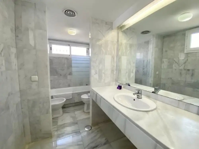 House Pauline 3 bed Poolside Private Garden M-5