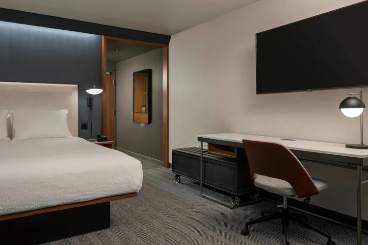 Courtyard by Marriott Montreal Midtown Over view