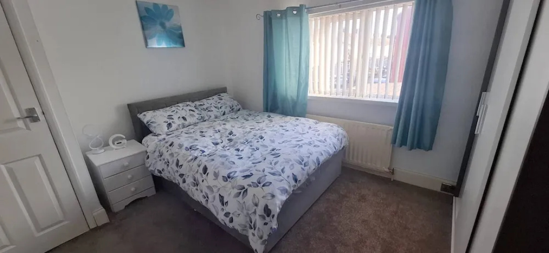 Spacious 3 Bed 2 Baths Free Wifi Central Location