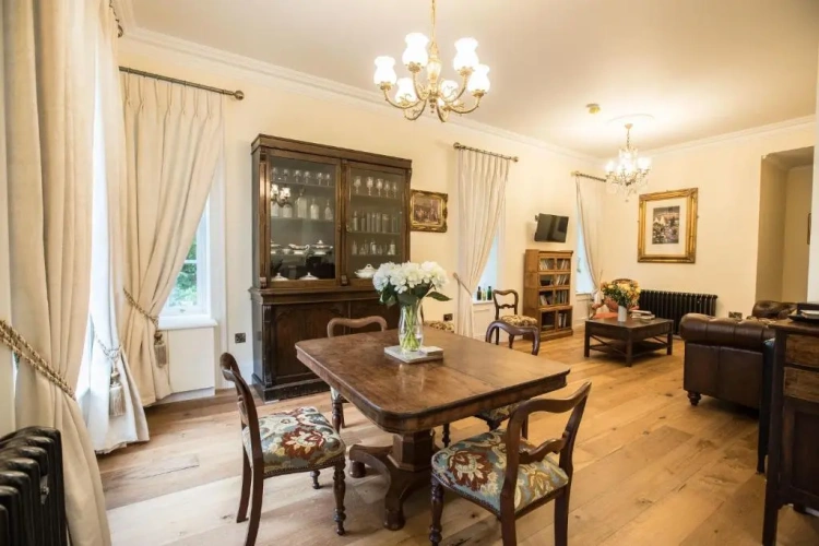 2 Bedrooms Luxury Quadruple Apartment