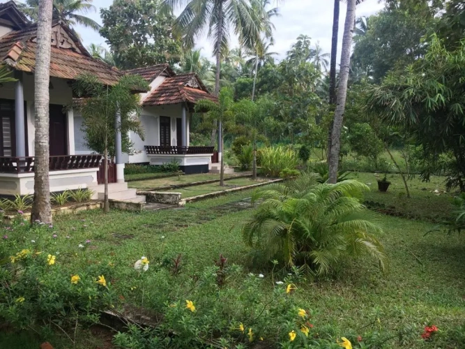 Deluxe Bungalow with balcony and with garden view