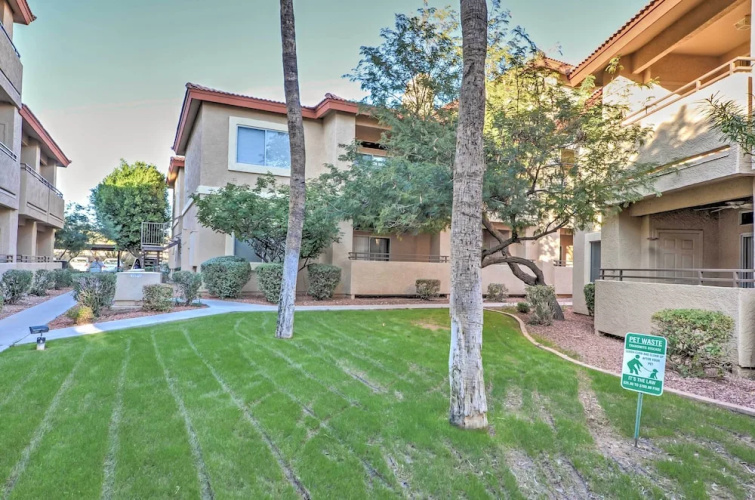 Deck & Resort Amenities: Phoenix Escape By Hiking