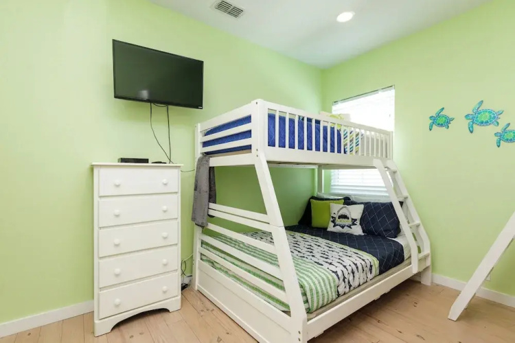 Pet Friendly Shared Pool Sleeps 14