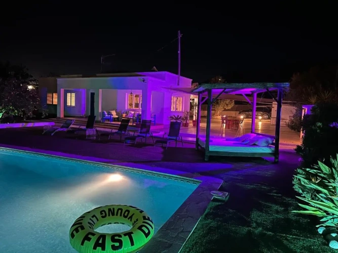 3 Bedrooms Villa