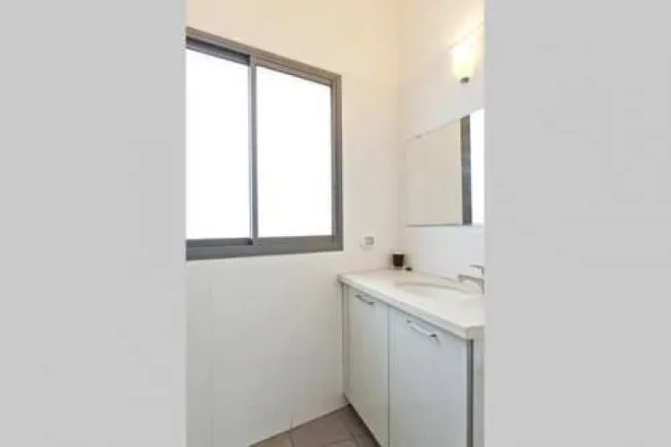 Charming 2 BR Parking Near Beach