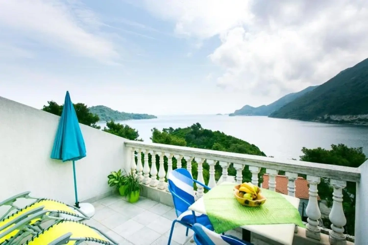 1 Bedroom Apartment with balcony and with sea view