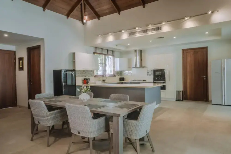 Luxury 3BR Villa 5 Private Pool, Gym & Jacuzzi