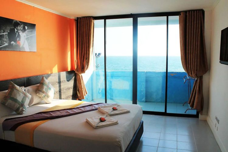 Thai Orange Sea Sun