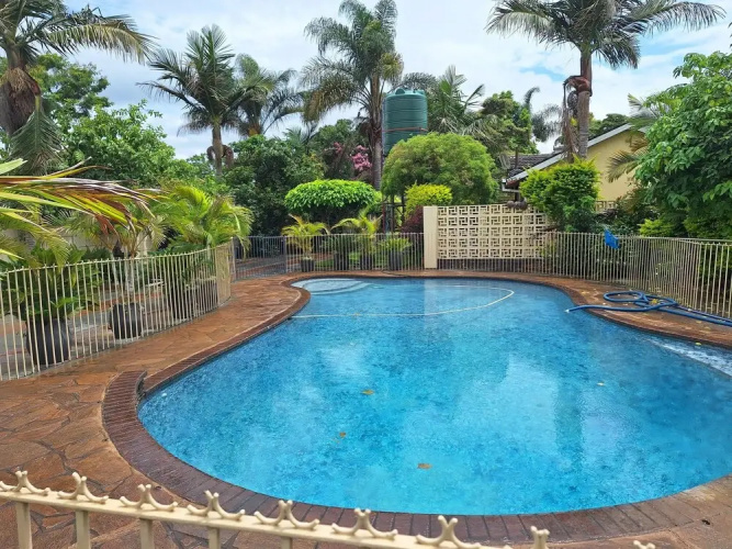 Cottage Sleeps 4 With Pool