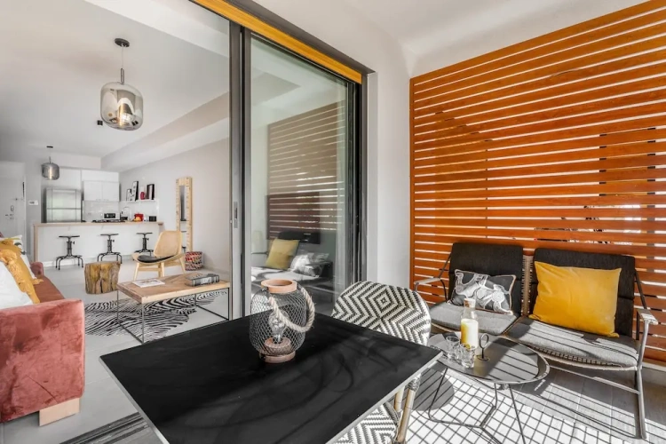 Luxury Apartment with balcony