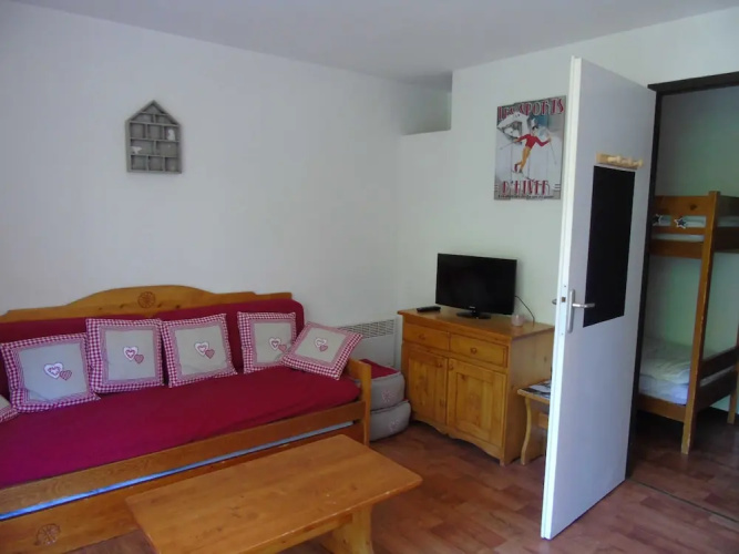 Lou Services Apartment CB19 LSI 001