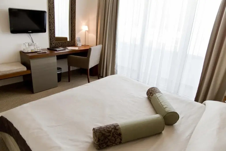 Iaki Hotel