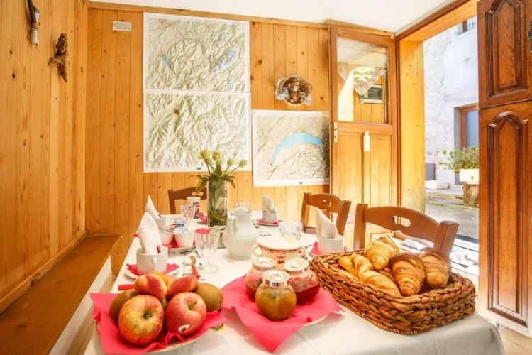 Deluxe Triple room with view