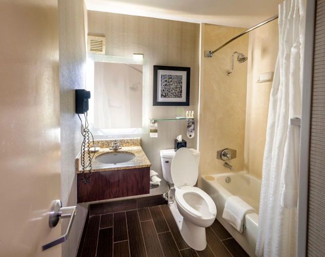 Best Western Plus Strongsville Cleveland photo 9